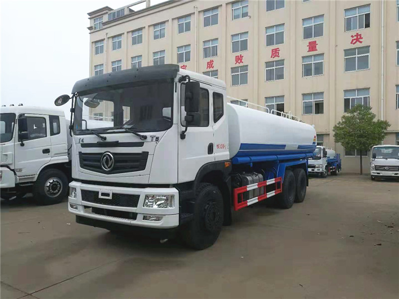 東風(fēng)御虎后雙橋15方灑水車(chē)