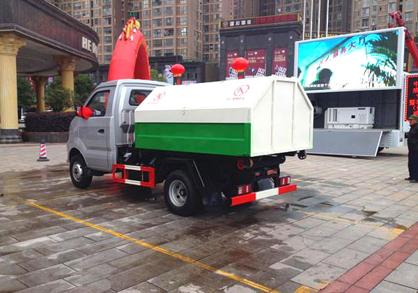 王牌小型3方勾臂式垃圾車
